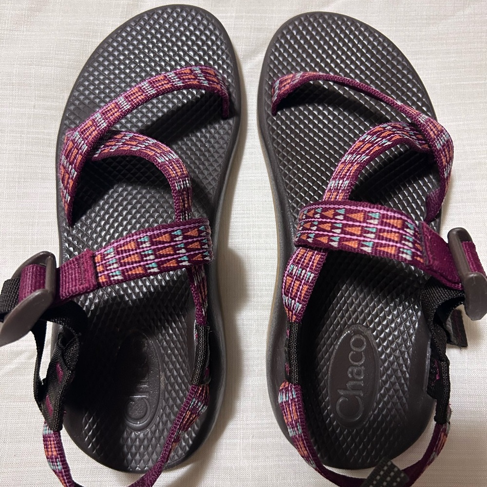Chaco’s kids size 5 Sandals - 💕☀️